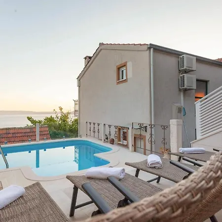 Puharici Sleeps 5 With Pool Air Con And Wifi Vila *