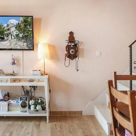 Puharici Sleeps 5 With Pool Air Con And Wifi Makarská
