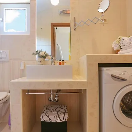 Vila Puharici Sleeps 5 With Pool Air Con And Wifi