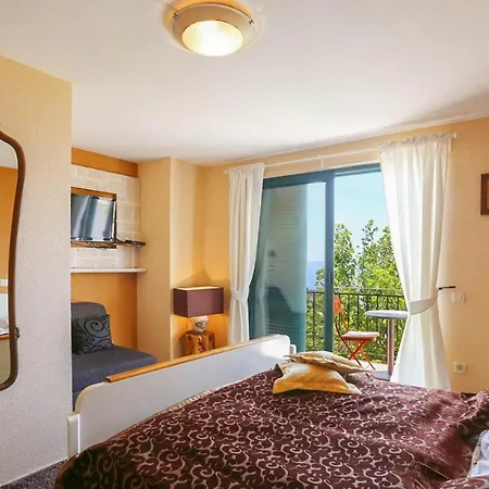 Puharici Sleeps 5 With Pool Air Con And Wifi * Makarská