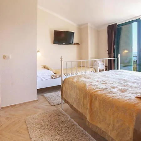 Vila Puharici Sleeps 5 With Pool Air Con And Wifi *