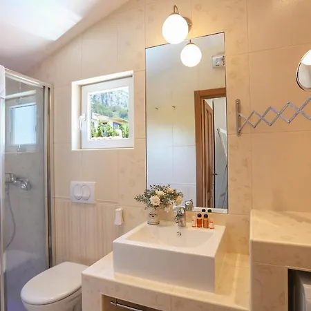 Puharici Sleeps 5 With Pool Air Con And Wifi * Makarská